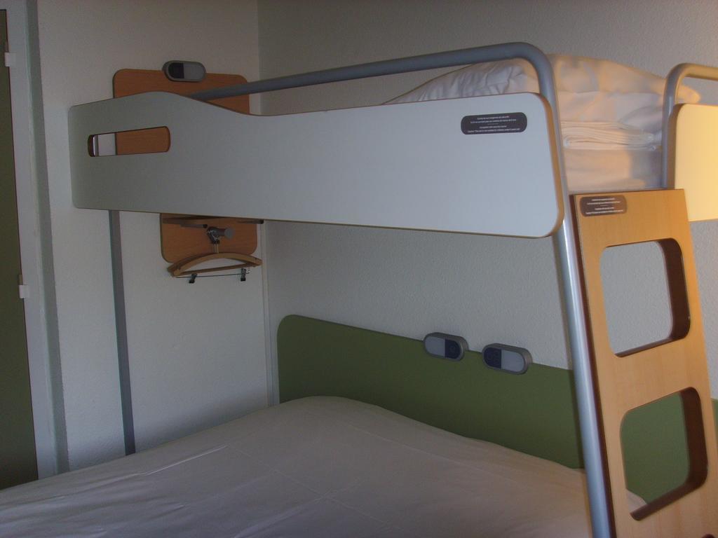 ibis budget L'Isle Adam Ruang foto