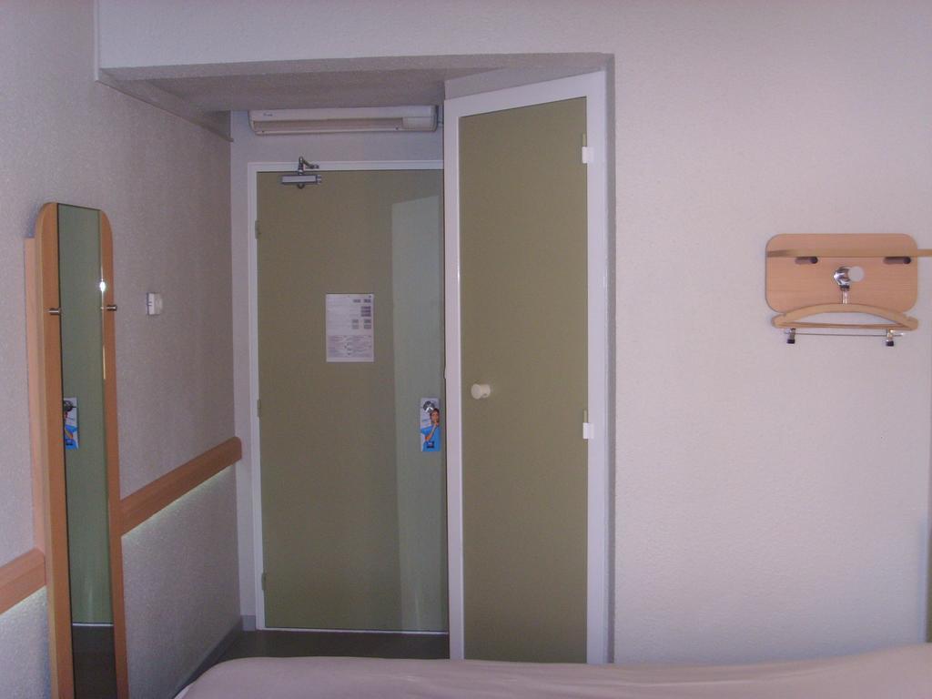 ibis budget L'Isle Adam Ruang foto