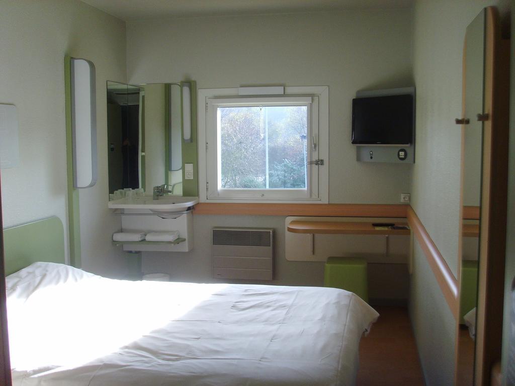 ibis budget L'Isle Adam Ruang foto