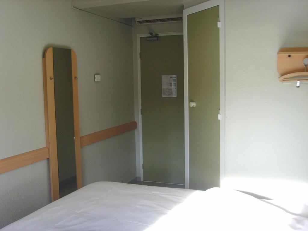 ibis budget L'Isle Adam Ruang foto